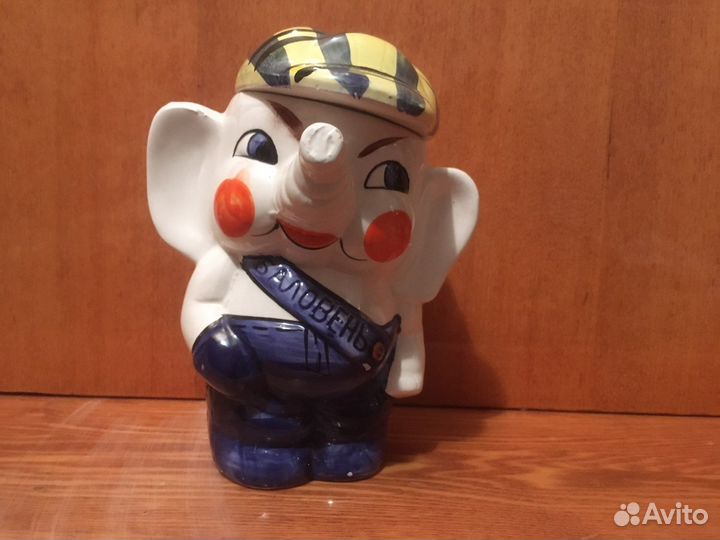 Слоник фарфоровый