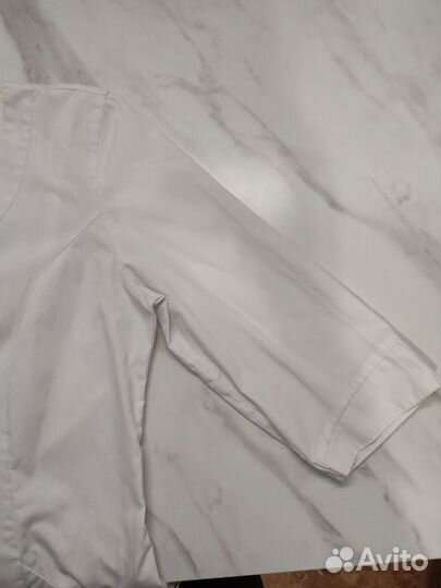 Белый медицинский халат приталенный