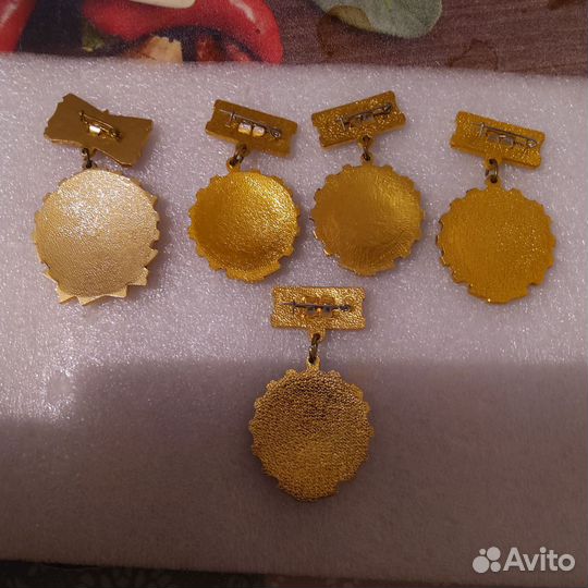 Лот знаков отличник соцсоревнования