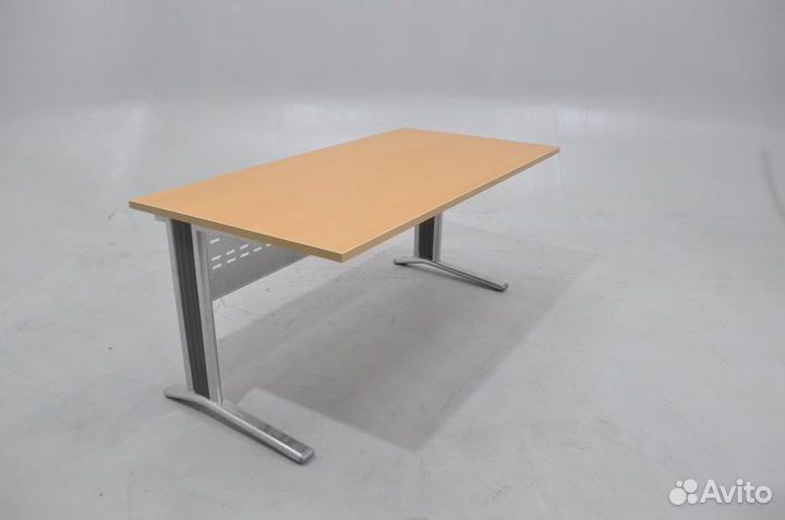 Письменный стол офисный