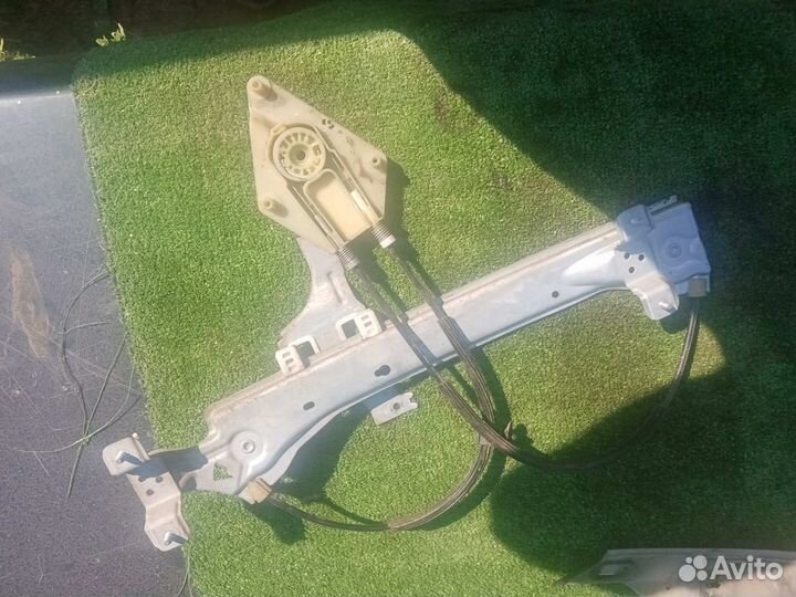 Стеклоподъемник задний правый Renault Fluence