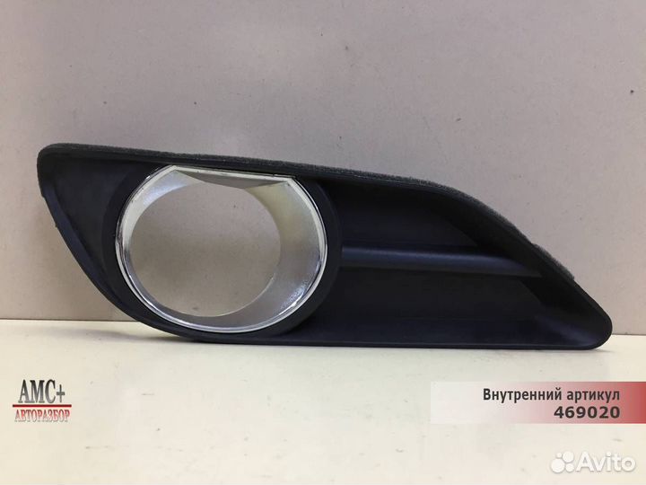 Рамка противотуманной фары правой Toyota Camry V40