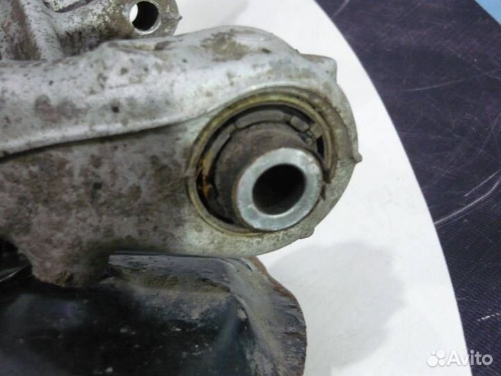 Кулак поворотный задний правый Skoda Superb 3V3