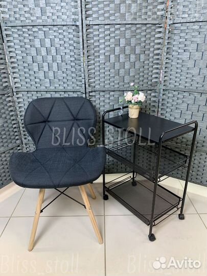 Тележка сетчатая и стул