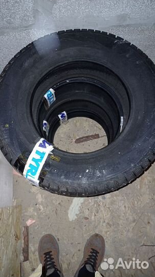 Viatti Brina Nordico V-522 185/70 R14 88