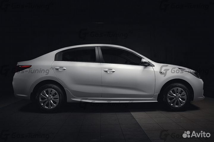 Накладки на пороги на Kia Rio 4