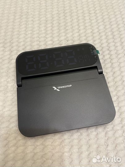 Беспроводная зарядка с часами