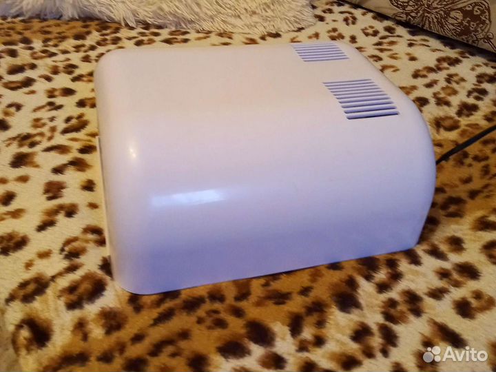 Лампа для ногтей