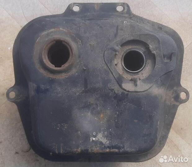 Бензобак от скутера