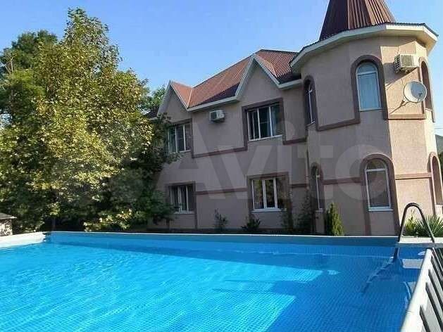 Комната 20 м² в 6-к., 1/2 эт.