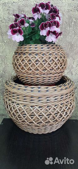 Кашпо из искусственного ротанга