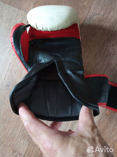 Боксерские перчатки