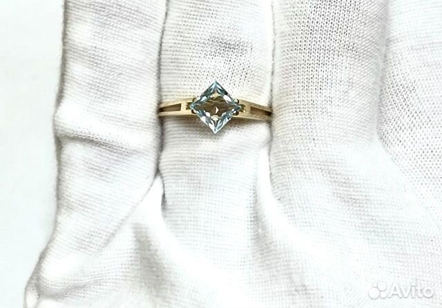 Золотое кольцо с камнем 18,5р