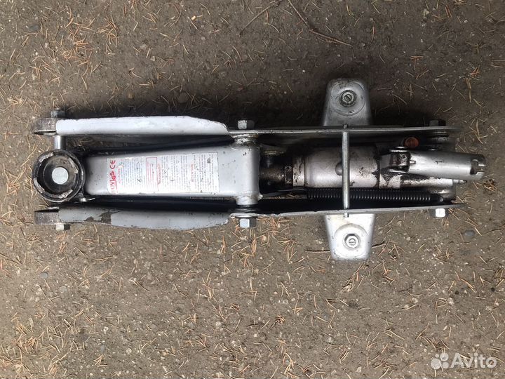 Домкрат подкатной 2 тонны бу