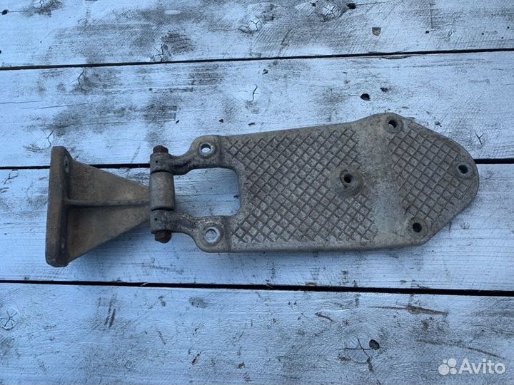 Петля капота Renault Premium