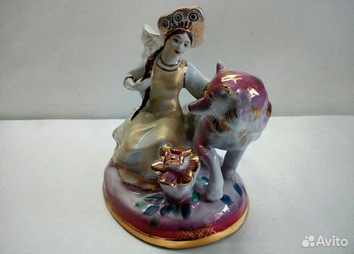 Фарфоровая статуэтка Царевна на Сером Волке Дулево