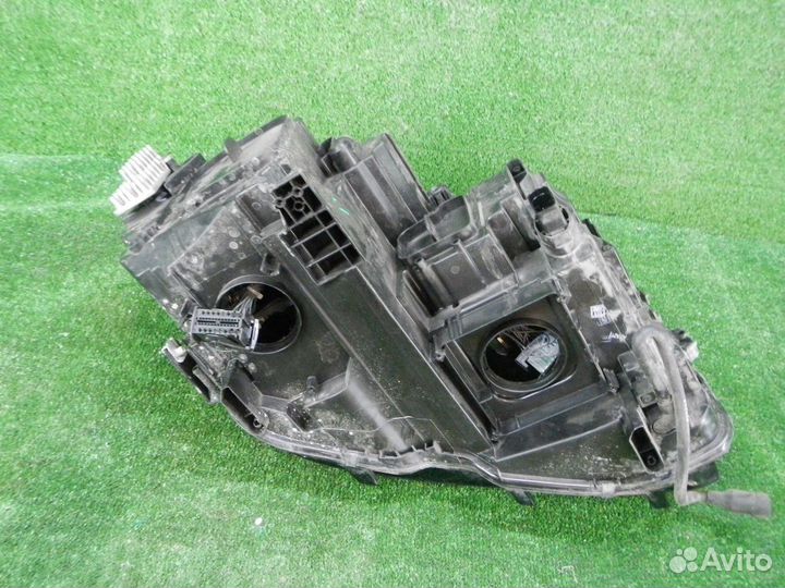 Фара левая Volkswagen Tiguan