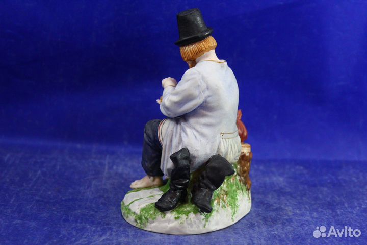 Мужик с краюхой хлеба не Гарднер статуэтка редкост