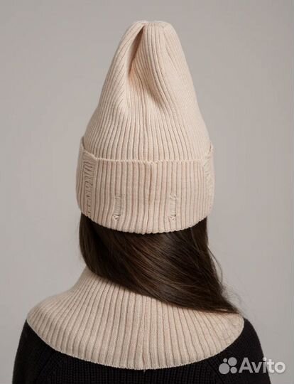 Шапка демисезонная для девочки со снудом