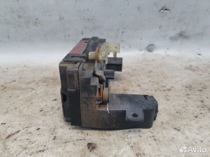 Замок двери передний правый Opel Astra H Z16XE1