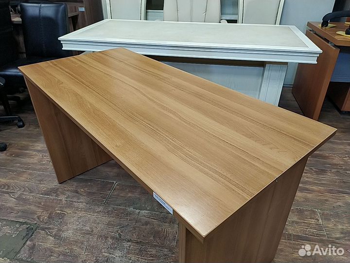 Стол письменный б/у 130х60х75 22мм 03798-орх