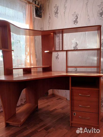 Компьютерный стол