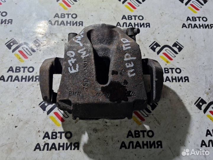 Суппорт передний правый Bmw X5 E70 N55B30 2011