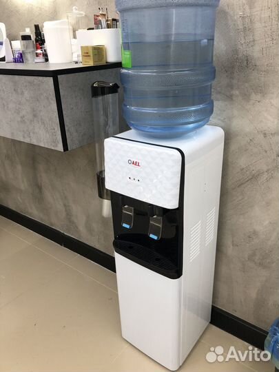 Кулер для воды напольный