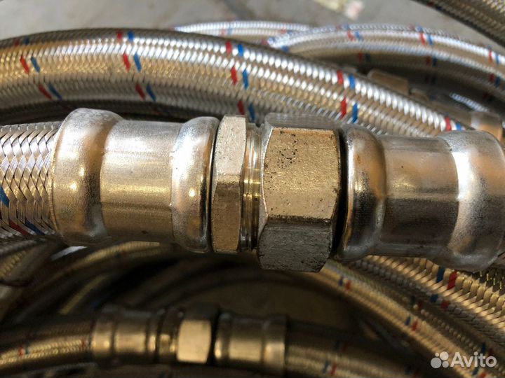 Шланг-гибкая подводка для воды на 1/2 и 1