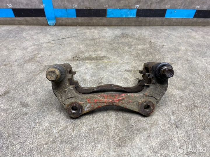 Скоба суппорта передняя Dodge Caliber USA 2.0 AT