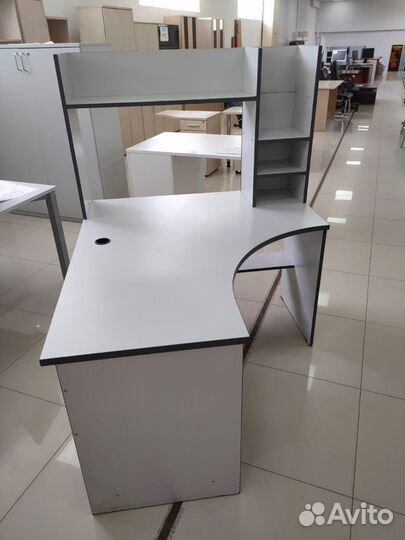 Рабочий стол угловой