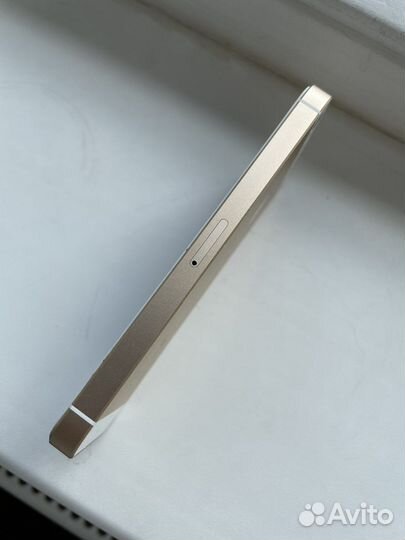 Телефон iPhone 5 se