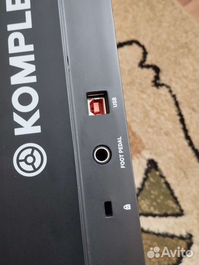 Native instruments komplete kontrol a25