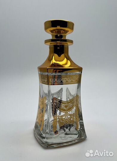 Графины,флаконы для духов и другое, оптом