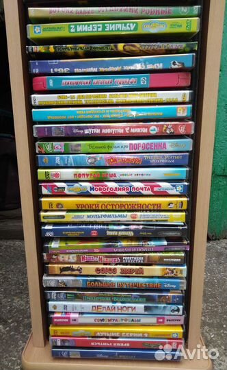 Диски с мультфильмами детскими в специальной подст