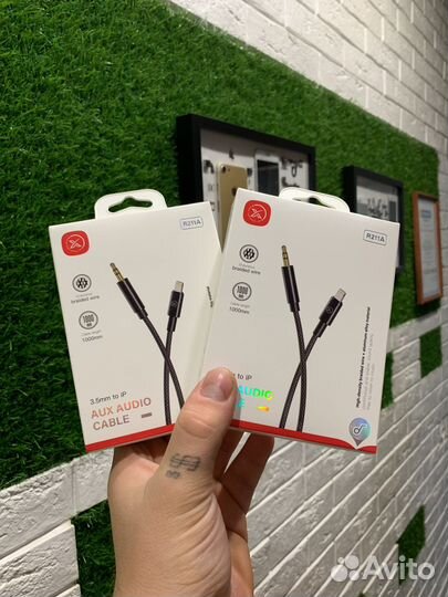 Кабель AUX (3.5mm-lightning) R211A