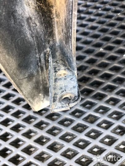 Подрулевой пластик нижний Sym Orbit 50