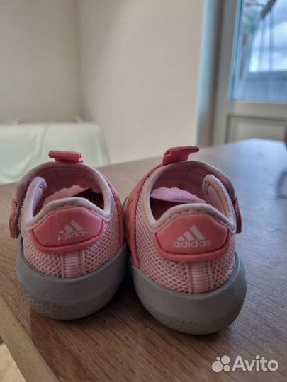 Кроссовки adidas для девочки