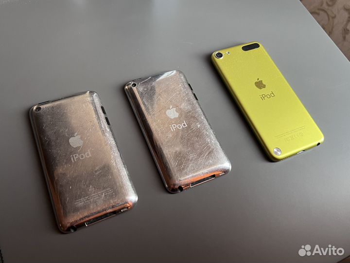 Лот из трех iPod touch