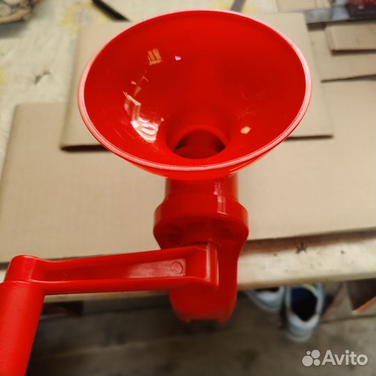 Механическая соковыжималка для томатов