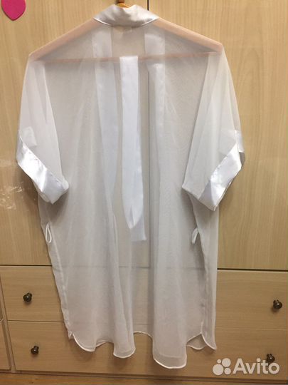 Прозрачный халатик S-M, новый. С атласным поясом