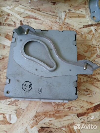 Блок управления ABS Toyota Land Cruiser 100