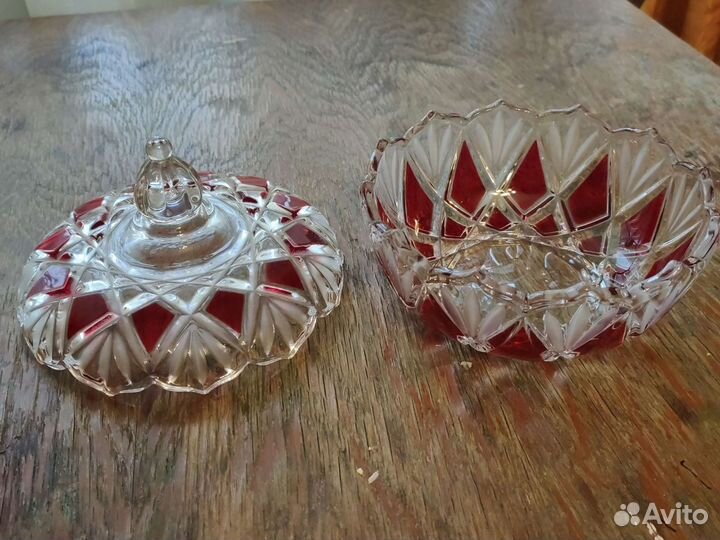 Салатница с крышкой