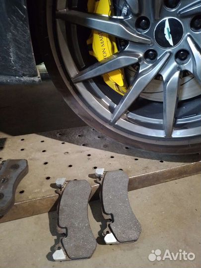 Тормозные колодки Aston Martin db11