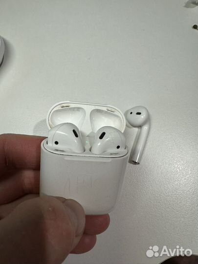 Беспроводные наушники Apple Airpods 2