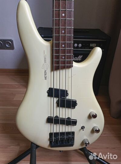 Бас-гитара yamaha motion B и комбик marshall MB3