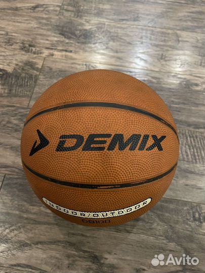 Баскетбольный мяч Demix