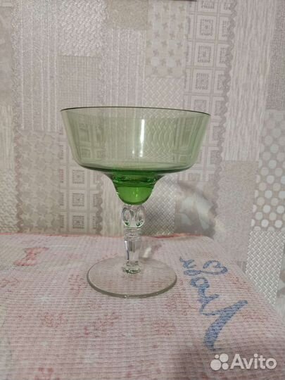 Ваза конфетница на ножке, цветное стекло 1960-1970