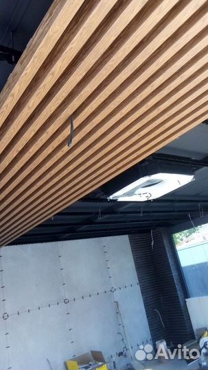 Потолок грильято реечный/Цвет орех вела