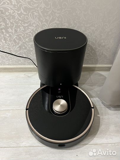Uoni v980 plus Робот со станцией самоочистки